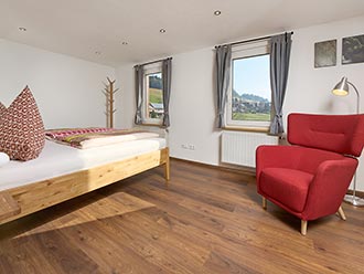 Schlafzimmer mit Doppelbett